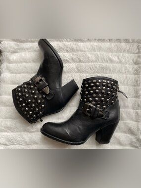 STUART WEITZMAN Black Leather Ankle bootie